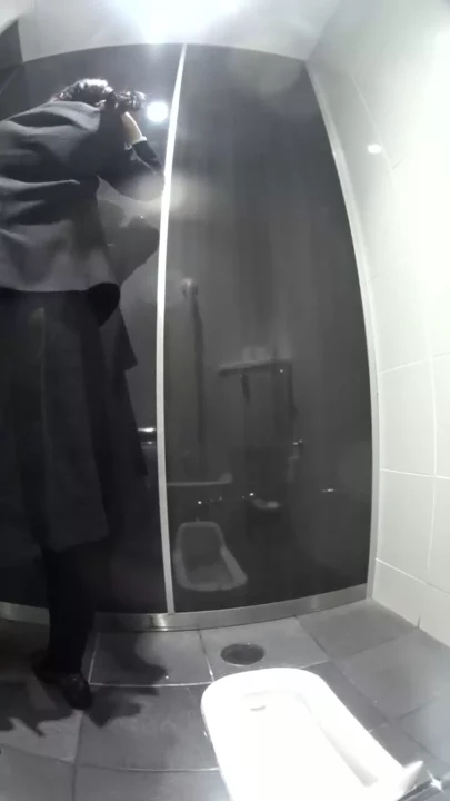 【限定公開】幻の狩場！隠し撮りトイレの一期一会 のスクリーンショット 10