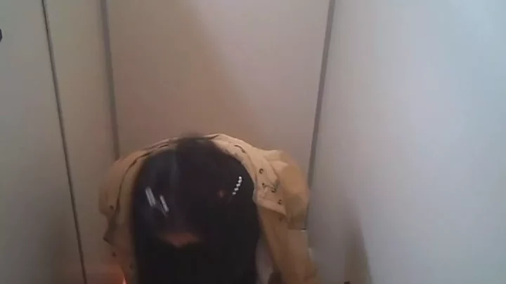 無修正！和式トイレ隠し撮り16連発
