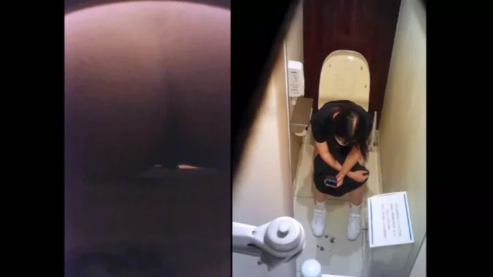 隠し撮り！トイレで魅せる花園彼女たちの秘密 のスクリーンショット 3