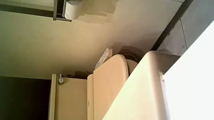 女子トイレ強襲！隠しカメラが捉えた女子大生の秘密 のスクリーンショット 7
