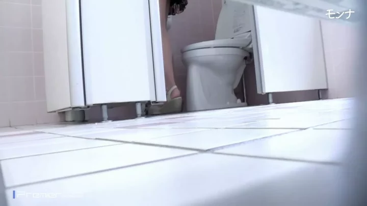 女子陸上部員が和式トイレで魅せる、禁断の覗き見 のスクリーンショット 11