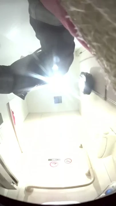 駅直下美人トイレの秘密！覗き見欲を刺激する5連発 のスクリーンショット 8