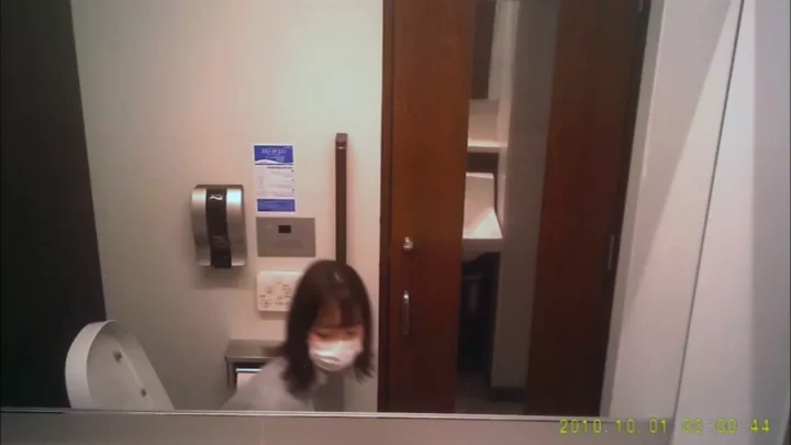 隠し撮り！トイレで魅せる花園彼女たちの秘密 のスクリーンショット 12