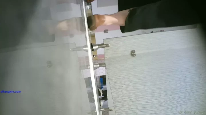 【盗撮】中国トイレで大胆ハプニング！ のスクリーンショット 4