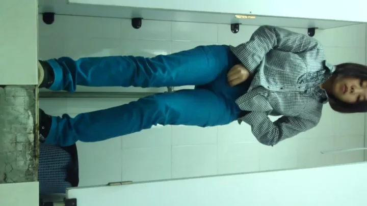中国開放トイレ盗撮：無防備な女性たちの秘密 のスクリーンショット 5