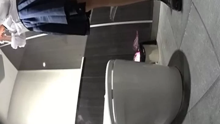 盗撮決行！女子トイレの密室に潜む女たちの隠された素顔 のスクリーンショット 5