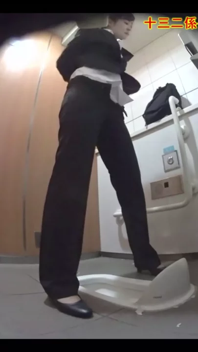 盗撮された女子トイレの秘密！覗き見カメラ18連発 のスクリーンショット 5
