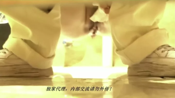 【4K】中国公衆トイレ隠し撮り！覗き見エロ動画 のスクリーンショット 1
