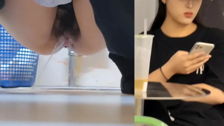 監視カメラが捉えた！女子トイレでの恥ずかしい瞬間 のスクリーンショット 1
