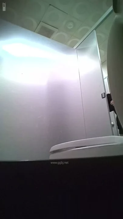 禁断の盗撮！中国女子トイレの覗き見映像 のスクリーンショット 2