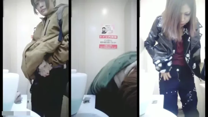 コンビニトイレで隠し撮り！美少女の秘密の瞬間 のスクリーンショット 2