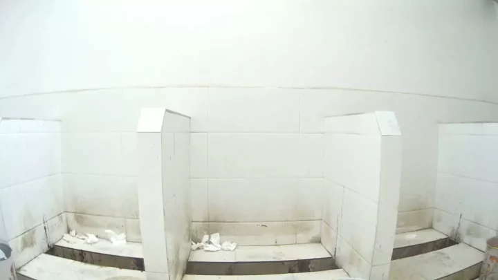 中国の公衆トイレで繰り広げられる覗き見の世界 のスクリーンショット 6