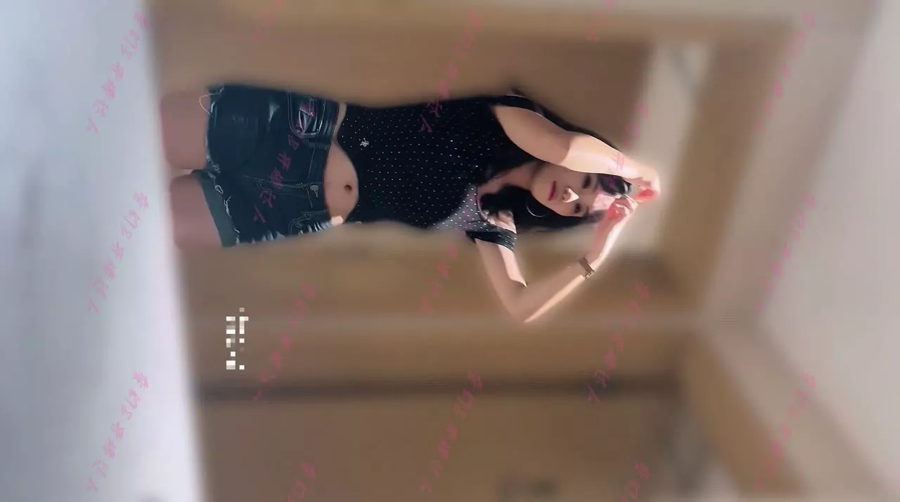 禁断の盗撮！中国女子トイレの覗き見映像