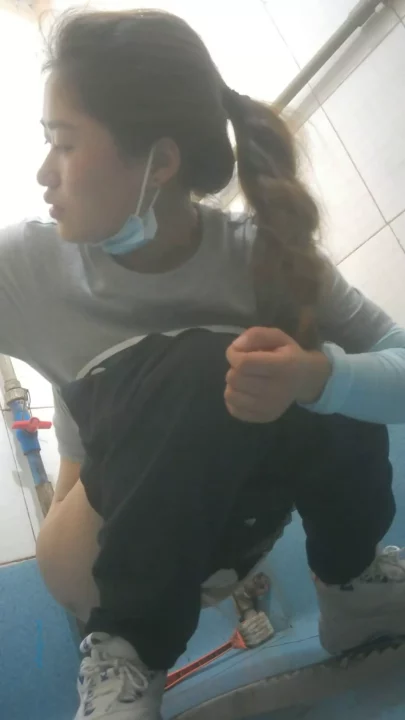 女子学生トイレ盗撮！隠しカメラが捉えた極秘映像