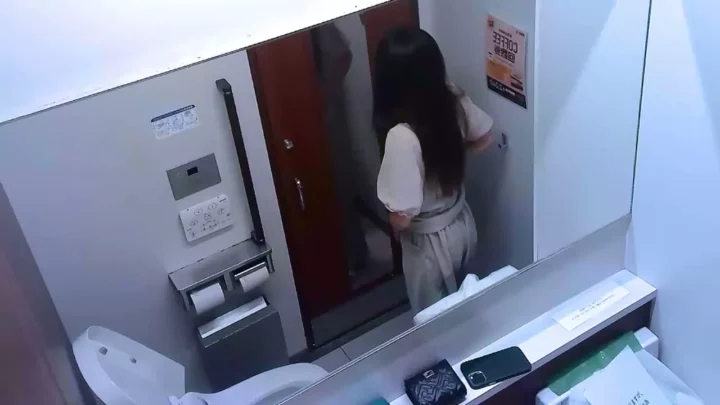 仕掛けられた盗撮カメラ！日常に潜む秘め事