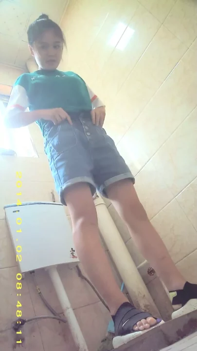 オフィス街のトイレで盗撮！働く女性たちの秘密 のスクリーンショット 11