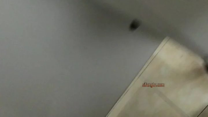中国の公衆トイレで盗撮！衝撃の隠しカメラ映像 のスクリーンショット 8