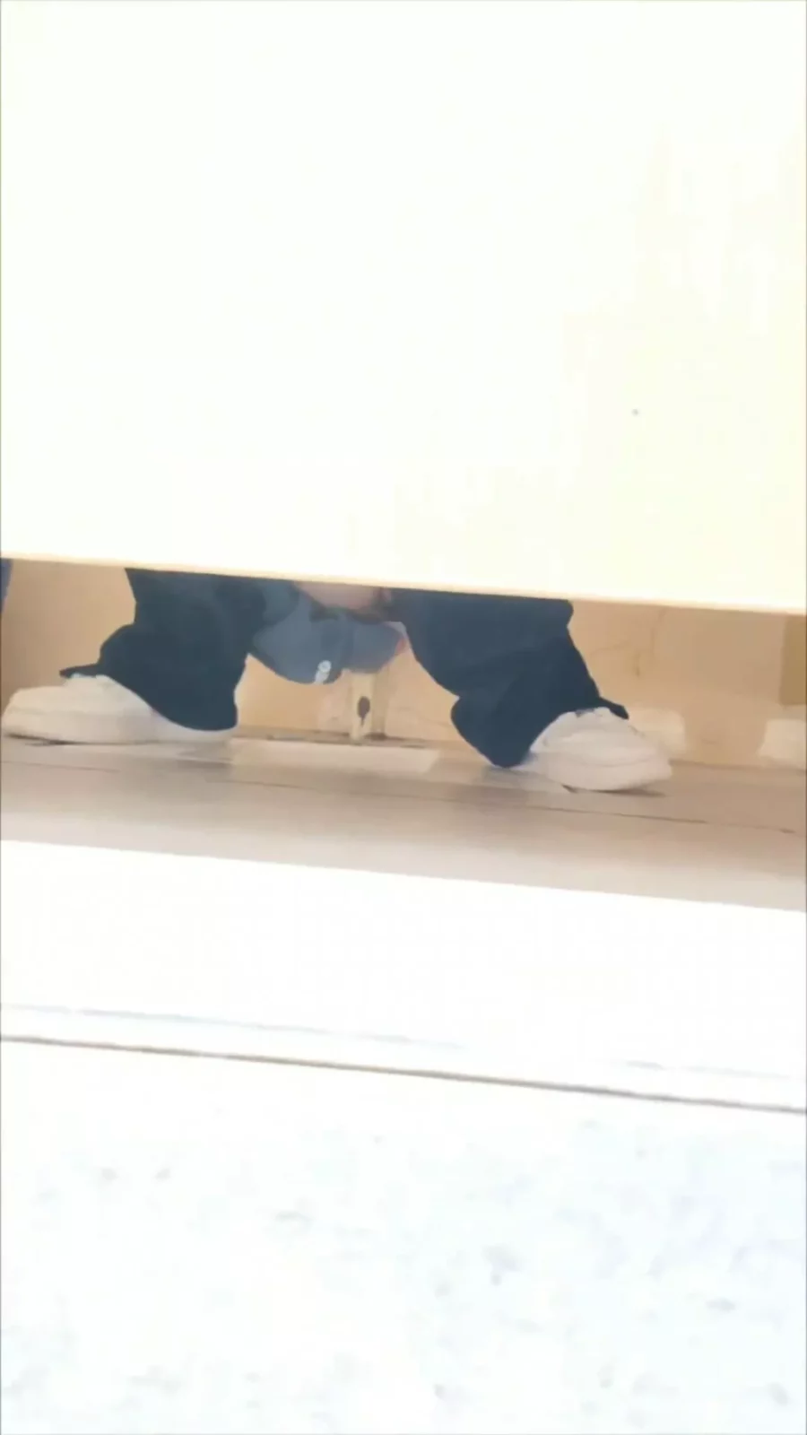 隠し撮り！酔いどれ美女の衝撃トイレ事情
