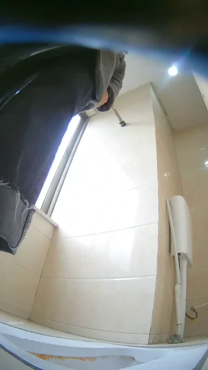 大学の女子トイレ盗撮！欲望うず巻く禁断の潜入 のスクリーンショット 4