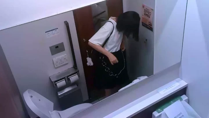 仕掛けられた盗撮カメラ！日常に潜む秘め事 のスクリーンショット 4