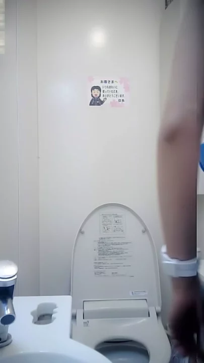 コンビニトイレ盗撮！清楚系美女の秘められた姿に興奮 のスクリーンショット 8