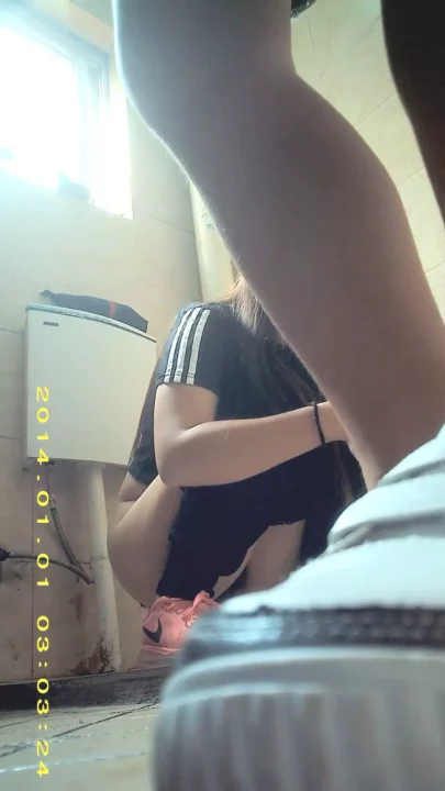 オフィス街のトイレで盗撮！働く女性たちの秘密 のスクリーンショット 12