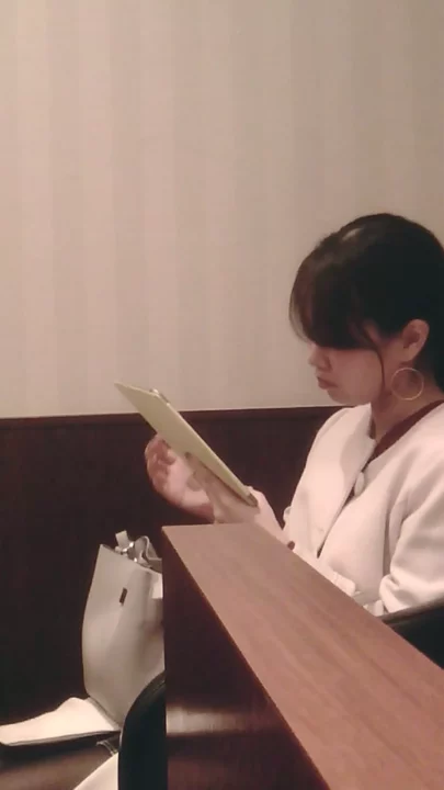 真夏の海の家トイレで！8人の美女が繰り広げる秘密の誘惑 のスクリーンショット 4