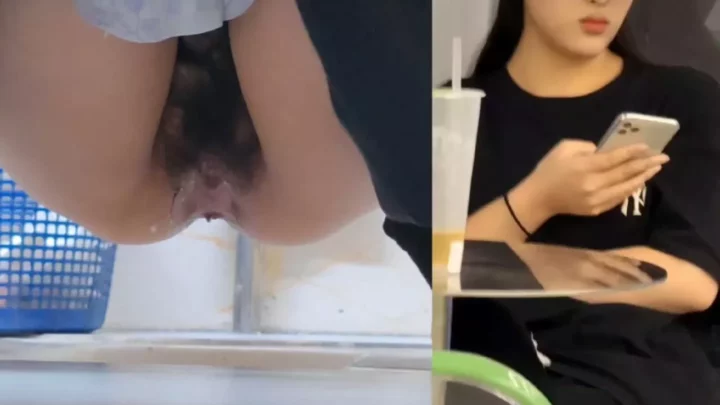 監視カメラが捉えた！女子トイレでの恥ずかしい瞬間 のスクリーンショット 4