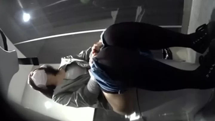 欲望を覗き見…トイレ盗撮シリーズ第一弾！ のスクリーンショット 5