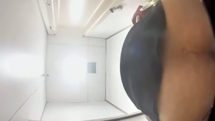 【盗撮】下痢に悶える女性のトイレ盗撮 Vol.2 のスクリーンショット 9