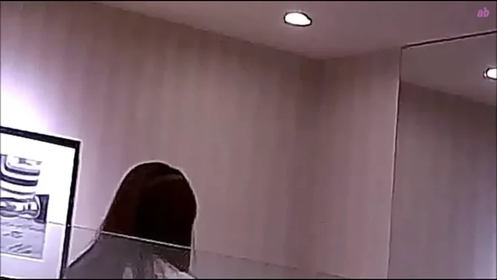 隠し撮り！美熟女たちのトイレ完全密着20選 のスクリーンショット 9