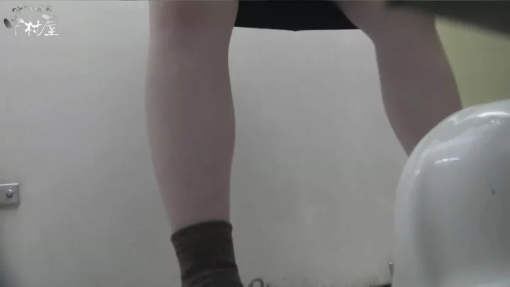 【覗き】パンツの跡が鮮明！洗面所で魅せる美尻の誘惑 のスクリーンショット 14