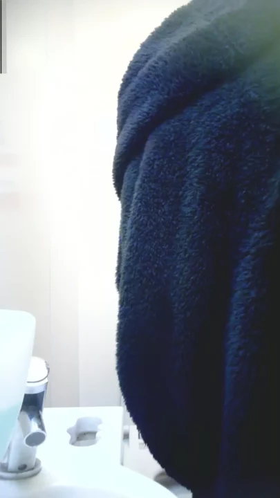 【隠し撮り】美人OLのトイレ盗撮！まさかの密室ハプニング のスクリーンショット 6