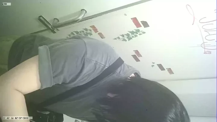 中国のトイレで繰り広げられる盗撮の瞬間【高画質】 のスクリーンショット 6