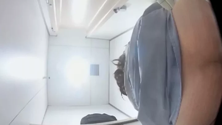 【盗撮】下痢に悶える女性のトイレ盗撮 Vol.2 のスクリーンショット 10