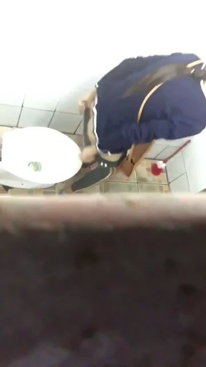 タイの裏路地トイレで盗撮！衝撃のピーピング のスクリーンショット 2