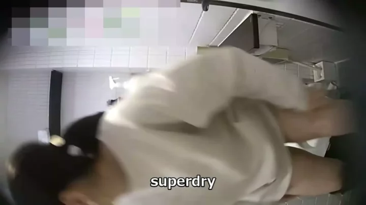 大胆不敵！隠し撮りカメラが捉えた女性たちの素顔 のスクリーンショット 2