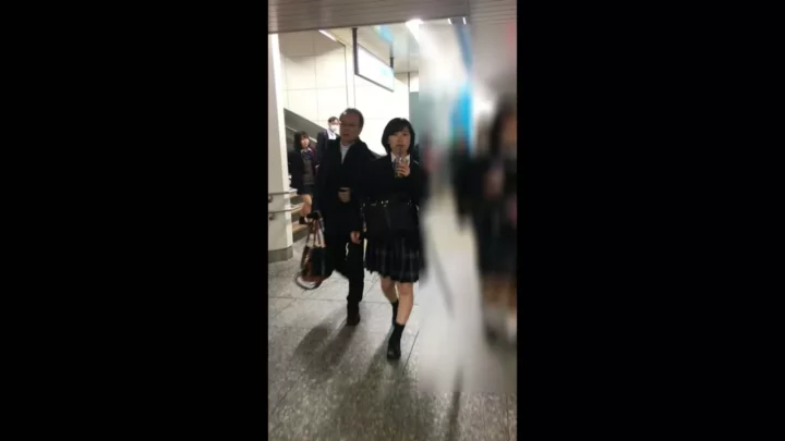 覗き見の悦楽！更衣室で着替える可愛いお姉さん のスクリーンショット 3