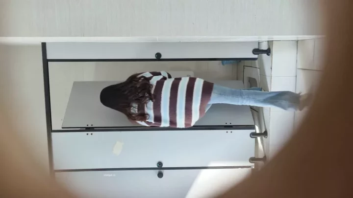 隠し撮り×照明で映し出す美女たちのトイレ風景