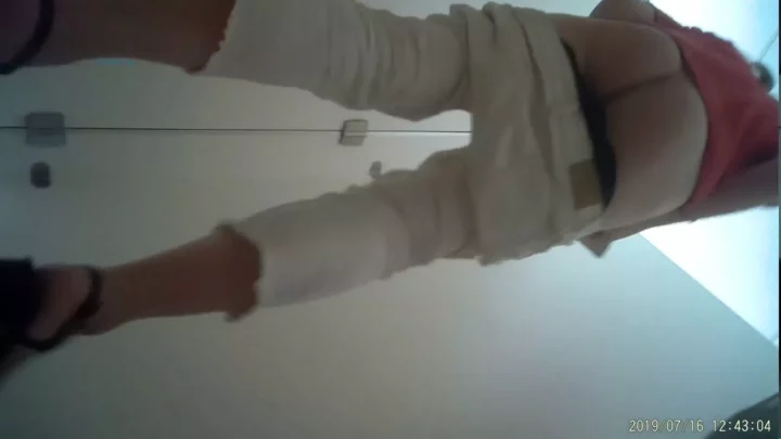 オフィス密室盗撮！クリエイティブ女子の極秘トイレ