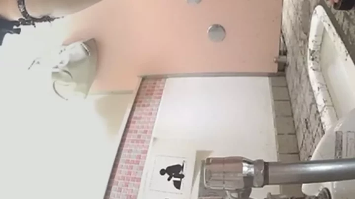 【盗撮】下痢に悶える女性のトイレ盗撮 Vol.2 のスクリーンショット 11