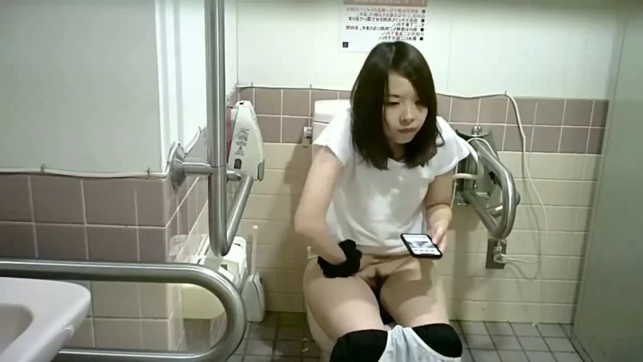 隠し撮りトイレ：6人の女性たちの秘密の瞬間 のスクリーンショット 8