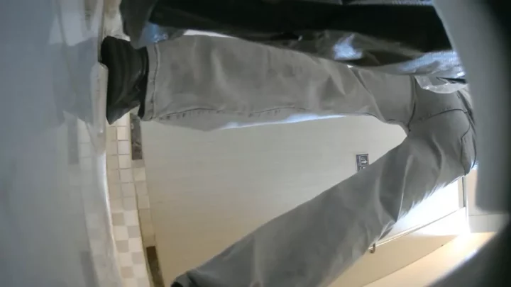 隠しカメラが捉えた！ナイトクラブのトイレでの密会 のスクリーンショット 4