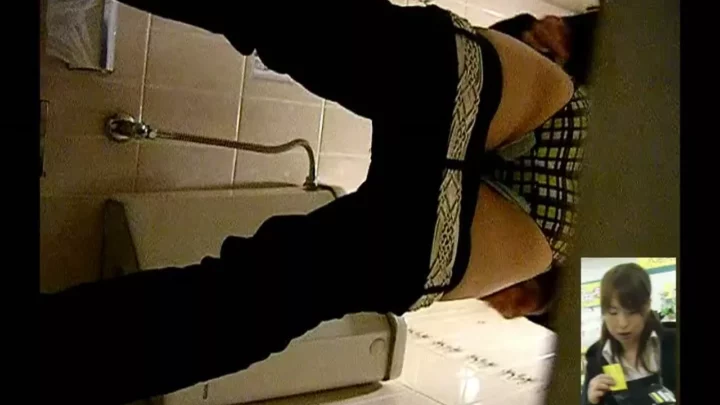 衝撃！日本のトイレ盗撮 – 美女の秘められた瞬間 のスクリーンショット 8