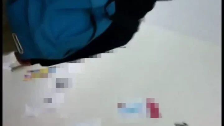 女子トイレ強襲！隠しカメラが捉えた女子大生の秘密 のスクリーンショット 4