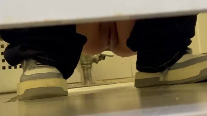 中国の隠し撮り！トイレでの密会が暴かれる のスクリーンショット 4