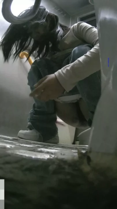 大学トイレ盗撮25：清楚系女子大生を隠し撮り のスクリーンショット 1