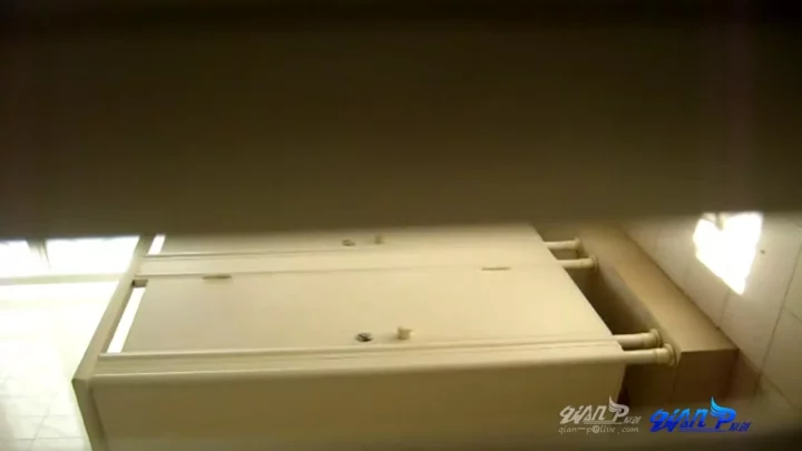 中国の隠しカメラ！トイレで盗撮された女性たち のスクリーンショット 5