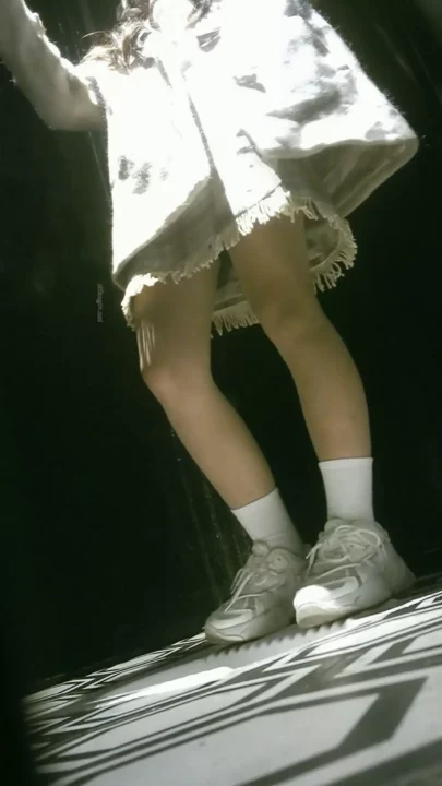 KTVトイレで魅せる、艶めかしい裸の誘惑 のスクリーンショット 1
