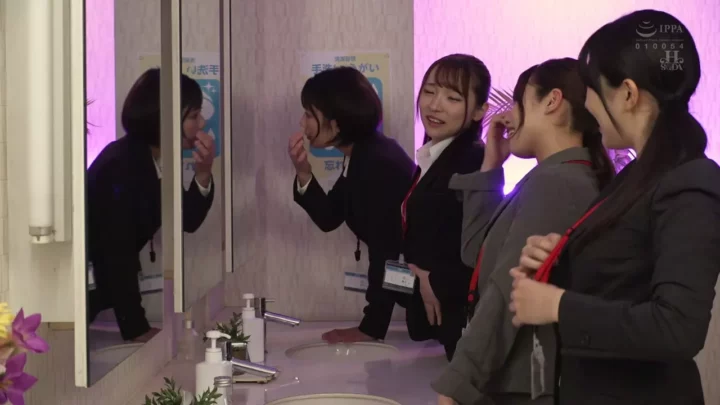 オフィスで魅せる壁尻！女子社員の官能的な誘惑 のスクリーンショット 1